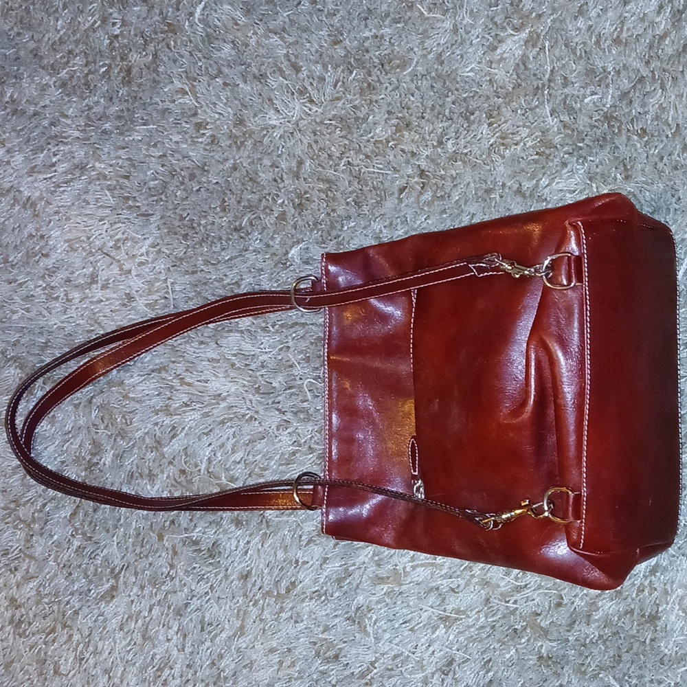 Elegant Brown Leather Shoulder Bag - Picture 2 of 6